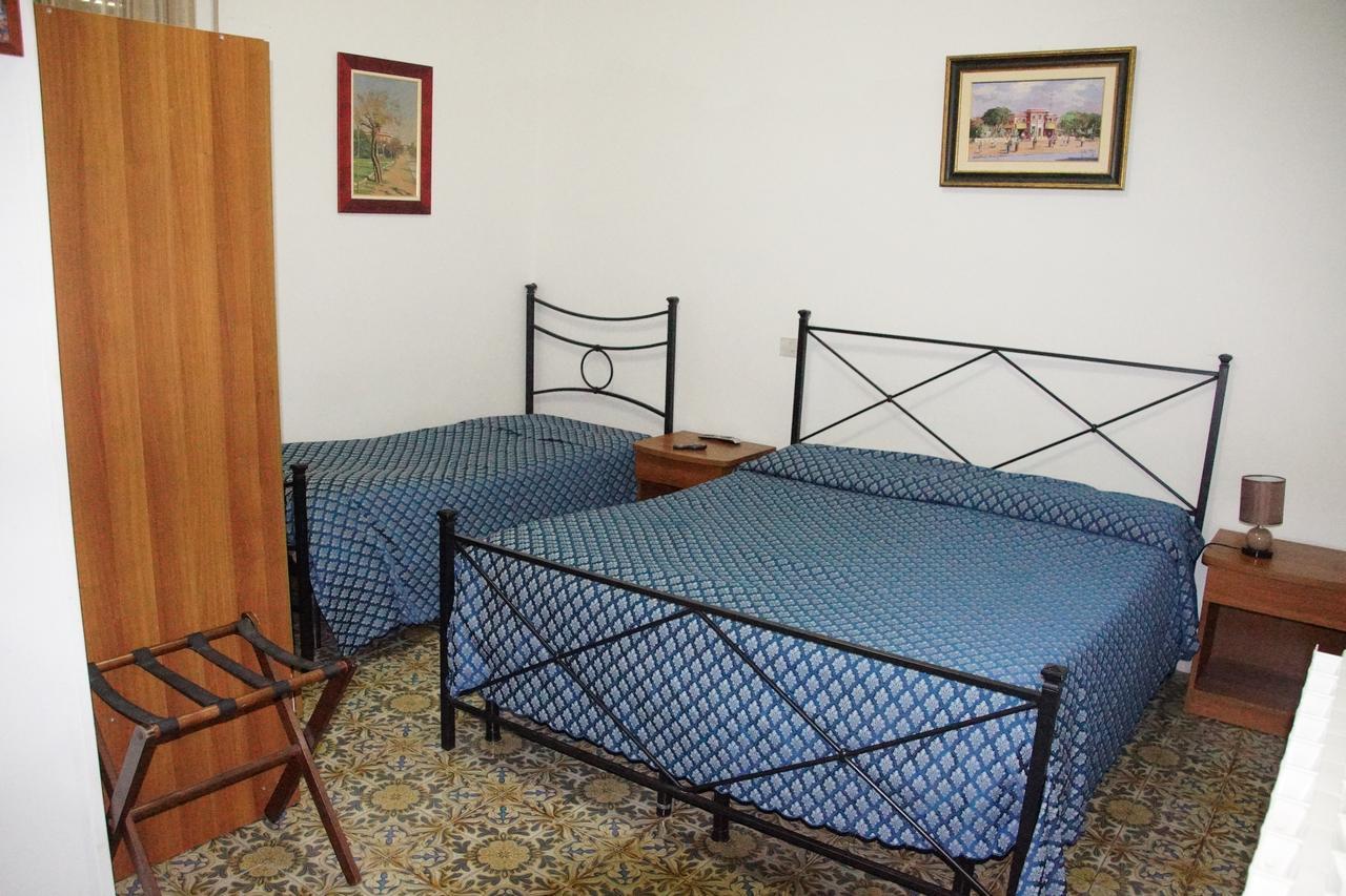 Albergo Pensione Ardenza Self Check-In Ливорно Номер фото
