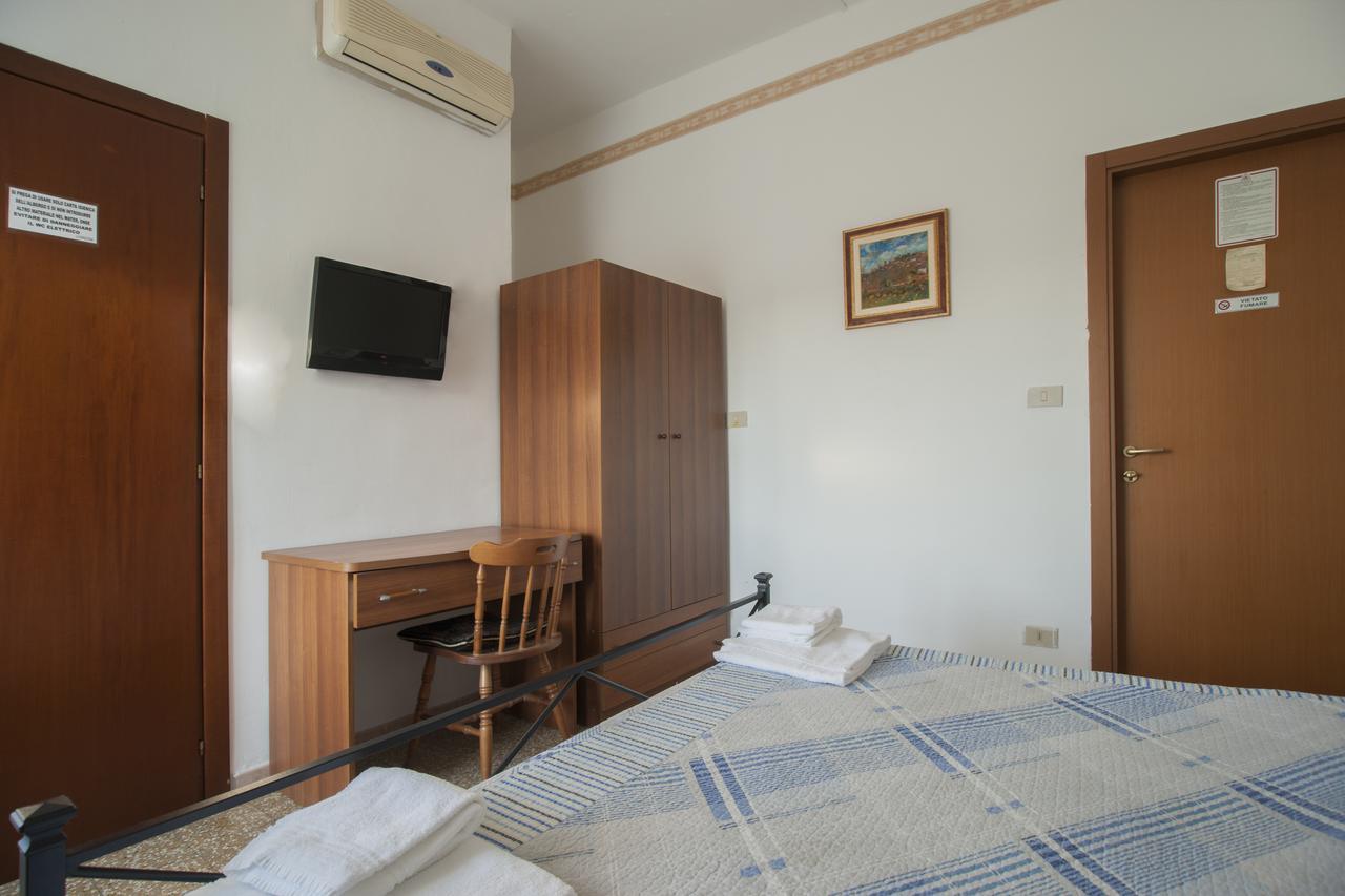 Albergo Pensione Ardenza Self Check-In Ливорно Экстерьер фото